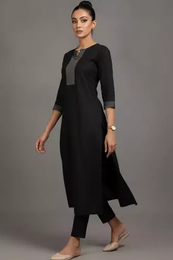 structured women ethnic motifs regular thread work kurta with trousers & with dupatta