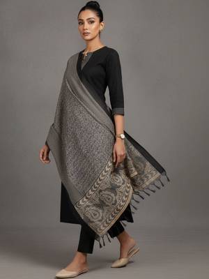 structured women ethnic motifs regular thread work kurta with trousers & with dupatta 6
