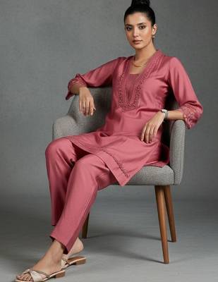 women regular thread work workwear kurta with trousers 2