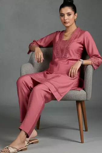 women regular thread work workwear kurta with trousers