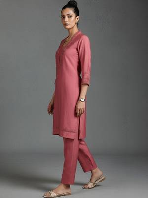 women regular thread work workwear kurta with trousers 3