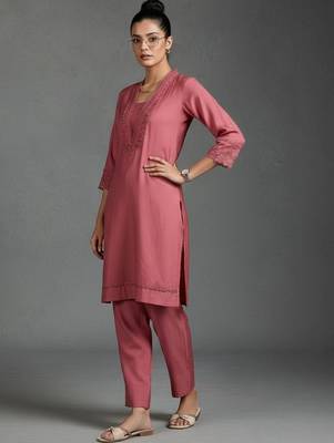 women regular thread work workwear kurta with trousers 4