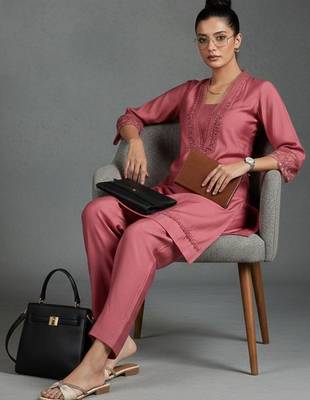 women regular thread work workwear kurta with trousers 6