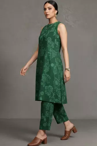 women ethnic motifs printed regular workwear kurta with trousers