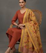 women ethnic motifs sleek kurta with trousers & dupatta