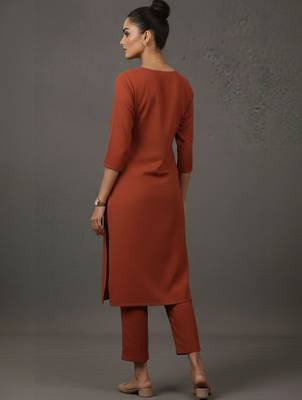 women ethnic motifs sleek kurta with trousers & dupatta 6