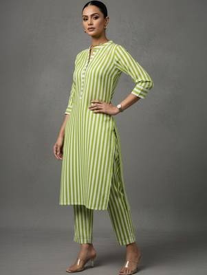 women printed smart kurta with trousers 1