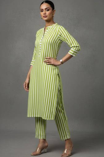 women printed smart kurta with trousers