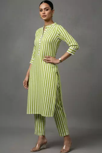 women printed smart kurta with trousers
