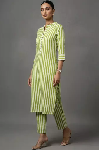 women printed smart kurta with trousers