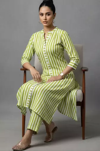 women printed smart kurta with trousers