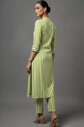 women printed smart kurta with trousers