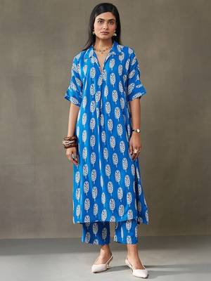 women ethnic motifs printed smart office kurta with trousers 1