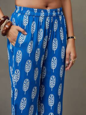 women ethnic motifs printed smart office kurta with trousers 3