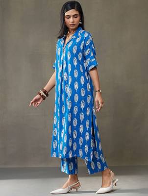 women ethnic motifs printed smart office kurta with trousers 4