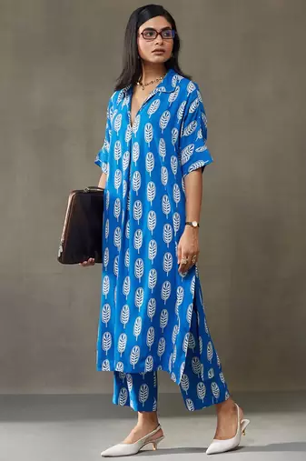 women ethnic motifs printed smart office kurta with trousers