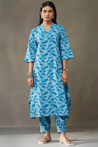 women floral printed cotton work kurta with pyjamas
