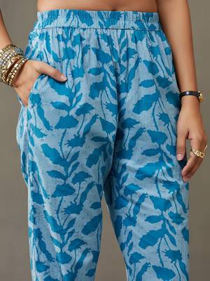women floral printed cotton work kurta with pyjamas 3