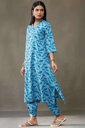 women floral printed cotton work kurta with pyjamas