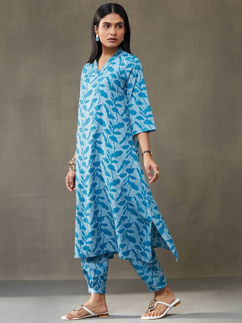 women floral printed cotton work kurta with pyjamas