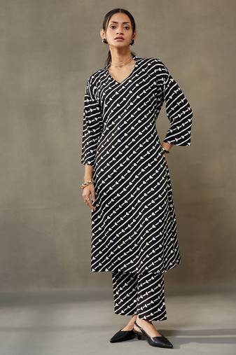 women printed smart office kurta with trousers