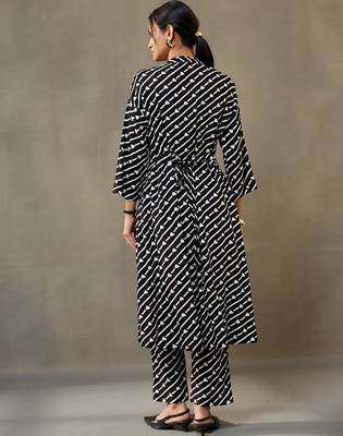 women printed smart office kurta with trousers 5