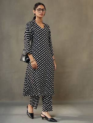 women printed smart office kurta with trousers 6