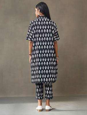 women ethnic motifs printed cotton smart office kurta with trousers 4