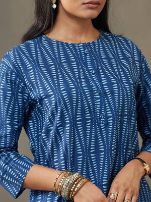 women ethnic motifs printed cotton structured work kurta with palazzos 2