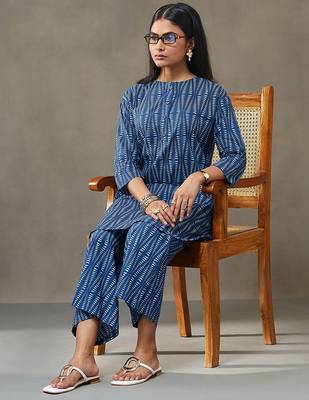 women ethnic motifs printed cotton structured work kurta with palazzos 5