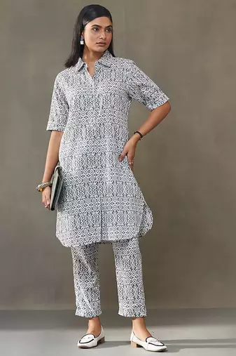 women ethnic motifs printed cotton smart office kurta with trousers