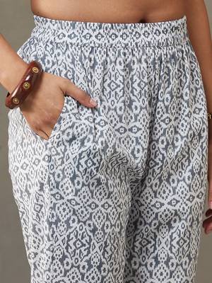 women ethnic motifs printed cotton smart office kurta with trousers 3