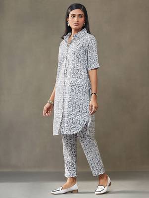 women ethnic motifs printed cotton smart office kurta with trousers 4