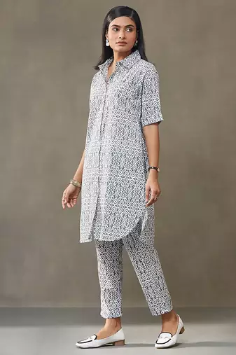 women ethnic motifs printed cotton smart office kurta with trousers