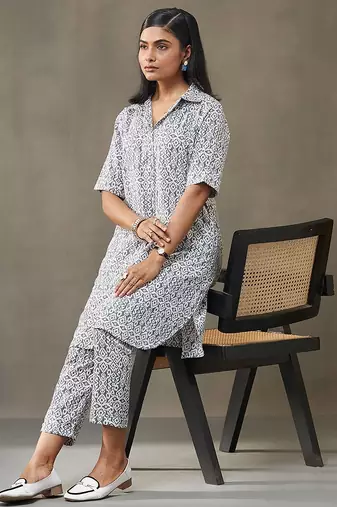 women ethnic motifs printed cotton smart office kurta with trousers