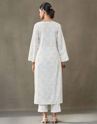 women ethnic motifs printed cotton smart office kurta with trousers 4
