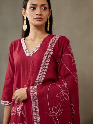 women floral embroidered thread work cotton sleek work smart office kurta with trousers & dupatta 2