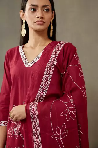 women floral embroidered thread work cotton sleek work smart office kurta with trousers & dupatta