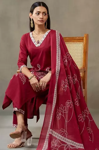 women floral embroidered thread work cotton sleek work smart office kurta with trousers & dupatta