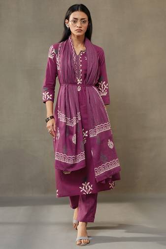 women ethnic motifs printed cotton sleek work smart office kurta with trousers & dupatta