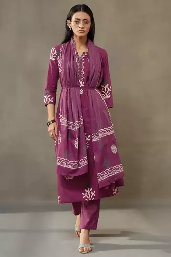 women ethnic motifs printed cotton sleek work smart office kurta with trousers & dupatta