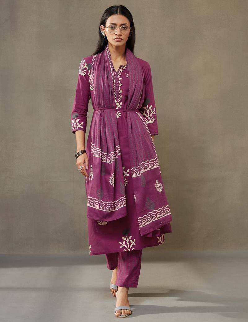 women ethnic motifs printed cotton sleek work smart office kurta with trousers & dupatta