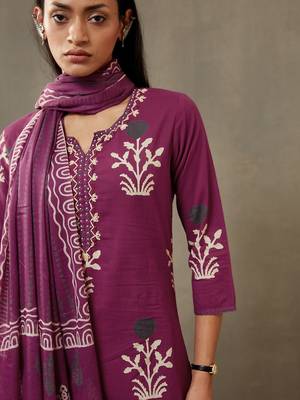 women ethnic motifs printed cotton sleek work smart office kurta with trousers & dupatta 2
