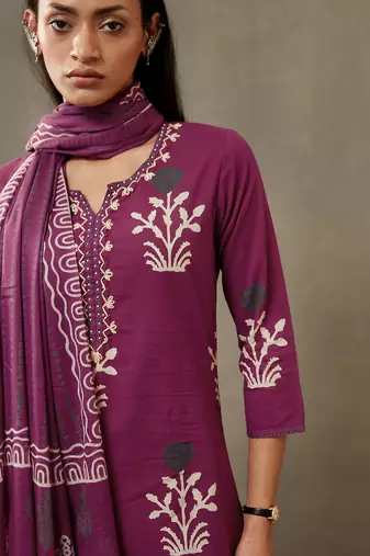 women ethnic motifs printed cotton sleek work smart office kurta with trousers & dupatta