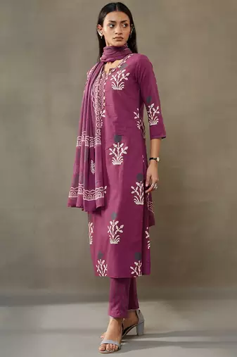 women ethnic motifs printed cotton sleek work smart office kurta with trousers & dupatta