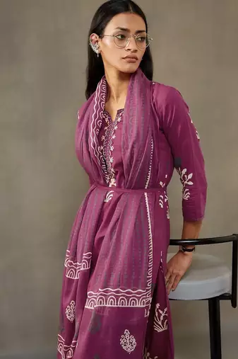 women ethnic motifs printed cotton sleek work smart office kurta with trousers & dupatta