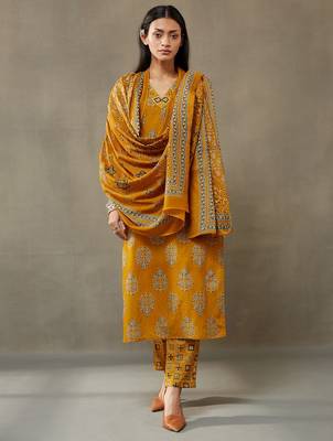 women ethnic motifs printed cotton sleek work smart office kurta with trousers & dupatta 2
