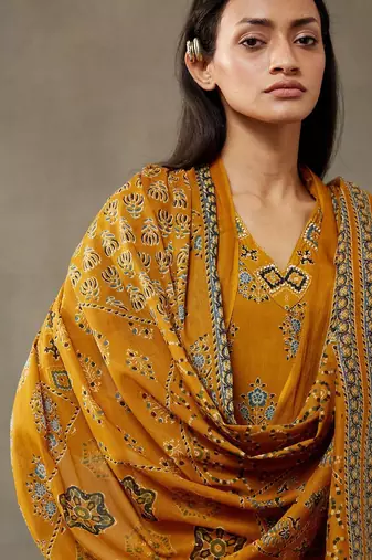 women ethnic motifs printed cotton sleek work smart office kurta with trousers & dupatta