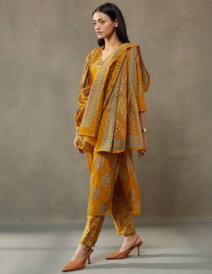 women ethnic motifs printed cotton sleek work smart office kurta with trousers & dupatta 4