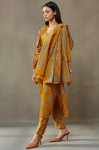women ethnic motifs printed cotton sleek work smart office kurta with trousers & dupatta